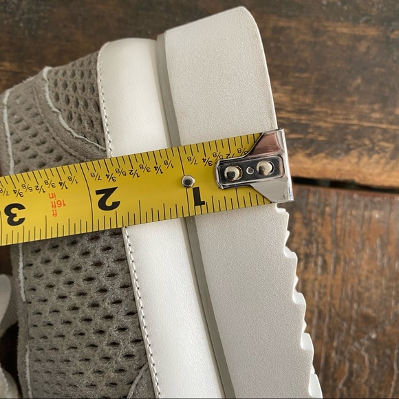 Donald J Pliner Flipp Gray Perforated Low Tip Platform Sneakers Size 8 - Picture 9 of 11